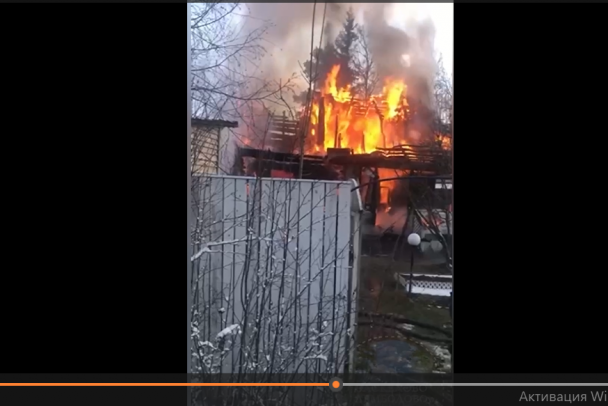 Частный дом сгорел дотла в СНТ под Всеволожском. Обошлось без пострадавших
