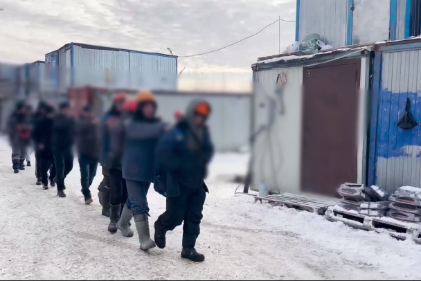 На стройках Петербурга полиция собирала паровозы мигрантов. 56 человек - в новом реестре