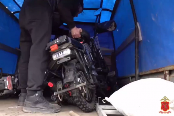 В первый день проверок электровелосипедов полицейские Петербурга остановили 200 курьеров. Больше чем у половины - нарушения