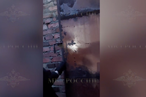 Девять человек вызволили из подвала в Новокузнецке, где их 13 лет удерживали и заставляли работать на свалках