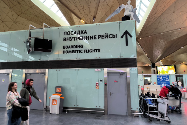 Атаки беспилотников на Москву перенесли восемь рейсов на аэродром Пулково
