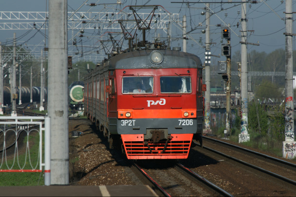 Подросток погиб на железной дороге в Петербурге