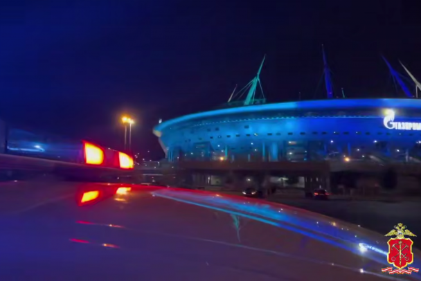 Стритрейсеров дважды остановила полиция на Крестовском острове. Ночные гонки закончились провалом