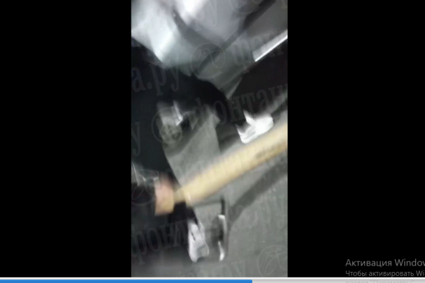 Драка на парковке ТЦ Лондон Молл: контролеры били семью и вступившегося за девушек прохожего