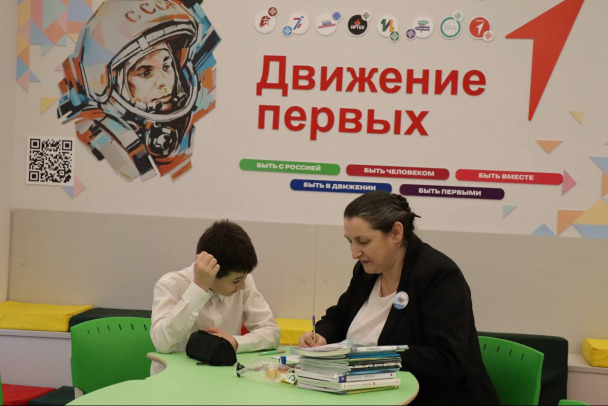 Ленобласть поздравила педагогов премиями за школьников-победителей олимпиад