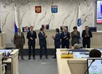 На фото - новые вице-губернаторы (без Маркова) и Дрозденко