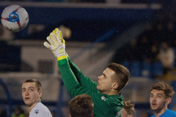 Играли почти без мяча. Ленинградец впервые в сезоне закончил матч всухую, но поднялся на 4-е место