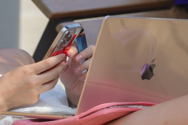 В правительстве Петербурге объяснили, откуда реклама вебкам-студии взялась на сайте колледжа