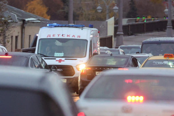 Ученика частной школы увезли от заброшки в деревне под Тосно