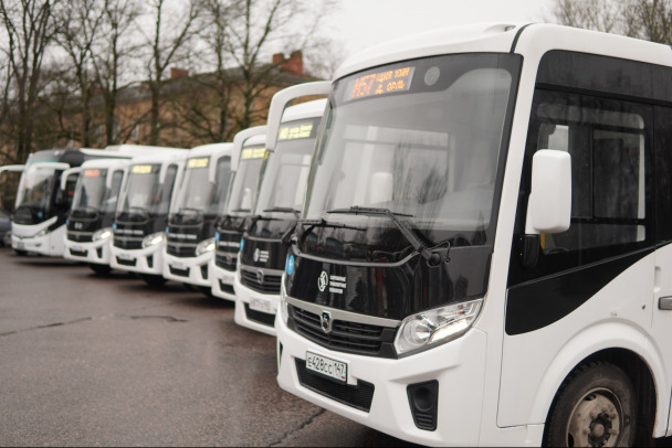 В Кингисеппе началось массовое обновление автобусов. Поедут большие и маленькие