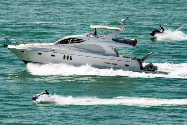 Спасатели, рыболовы и не только. Кому разрешают плыть после закрытия навигации в Ленобласти