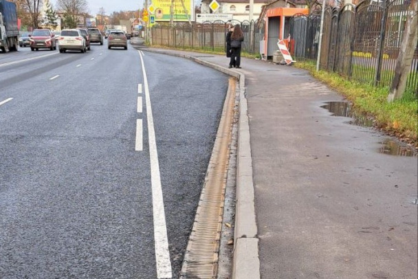 Прокуратура помогла осушить и избавить от ям дорогу в Мурино