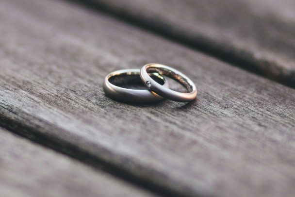 Прокуратура нашла неискренность в браке жителя Сланцев и иностранки. Гражданство последней аннулируют