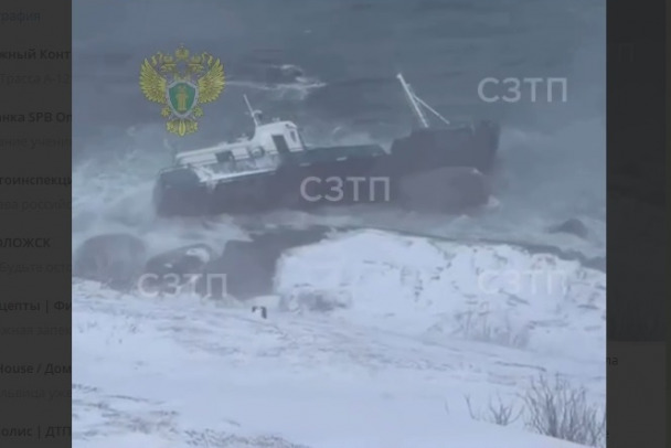 Штормовой ветер крутил-вертел судами у Териберки