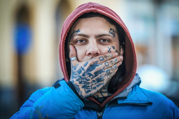 Облава на воровские звезды. В колонии Ленобласти бьют рублем по блатной коже