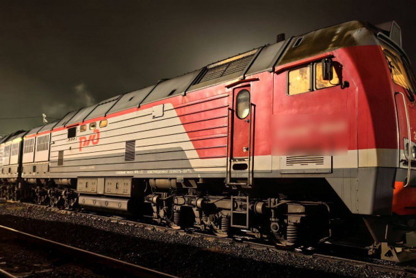 Из поезда Луга - Дно 400 литров дизеля сливали на ходу