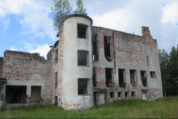 Финские развалины под Выборгом выставлены на торги. Смотрите, когда-то они были школой