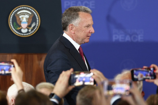 Официально: Спецпосланник Трампа Стивен Уиткофф посетит Москву