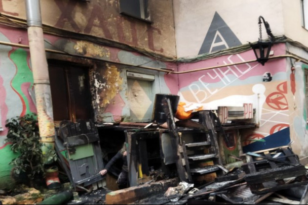 Пожар у художника Нельсона в Петербурге признан поджогом. Его подвал полыхал ночью