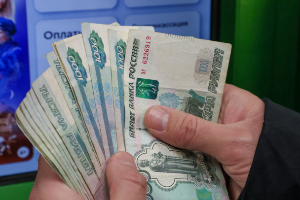 Прокуратура добилась зарплат для работников предприятия в Кузьмоловском. Им задолжали почти 6 миллионов