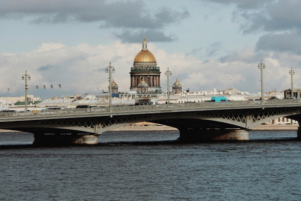 Уже этой ночью. В Петербурге завершается навигация на Неве
