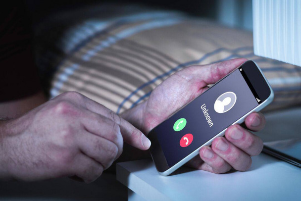 В Гатчине пенсионеру помогли отсудить деньги, которые он перевел под влиянием мошенников