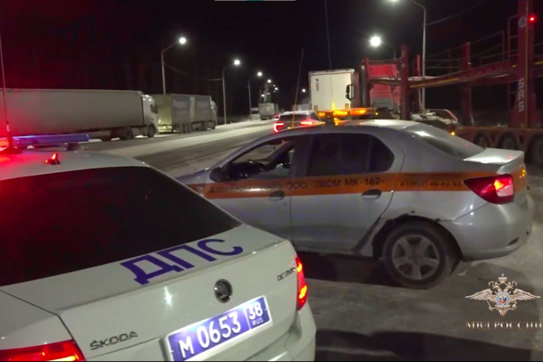 Тысячи машин третьи сутки стоят в пробке на трассе Байкал в мороз под 30 градусов - видео