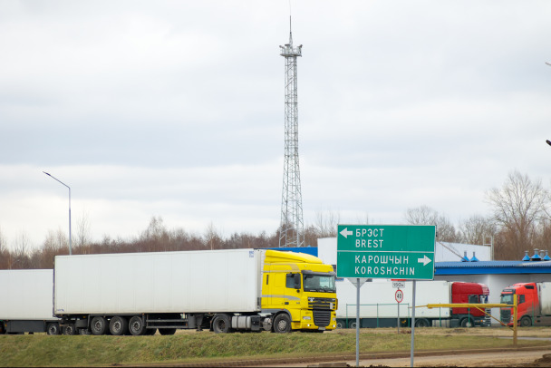 СМИ: Убытки перевозчиков из Литвы из-за закрытия границы с Белоруссией достигли 100 миллионов евро