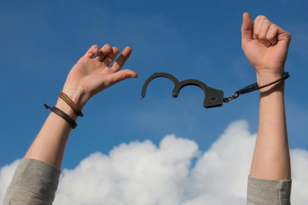 Агрессивное нежелание жителя Киришей ехать в отдел полиции вылилось в уголовное наказание