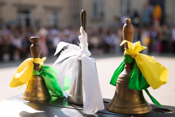 Минпросвещения назвало даты последних звонков и выпускных в 2026 году