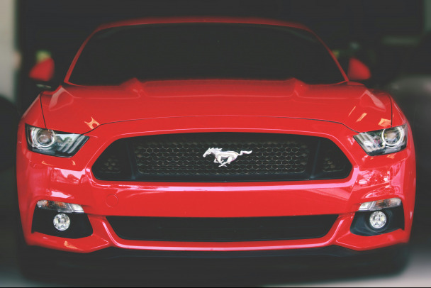 Мустанг отправили на спецстоянку после мимолетного дрифта во Мге