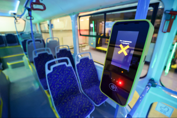 Петербурженка отсудила полмиллиона за перелом шейки бедра в автобусе