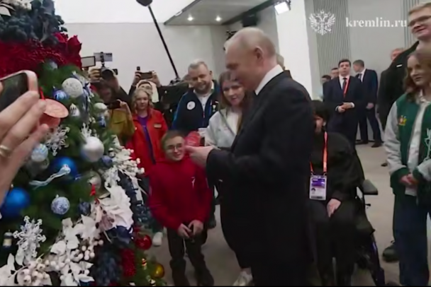 Путин исполнил желание мальчика из ХМАО. Пятилетний россиянин мечтал поработать в ДПС