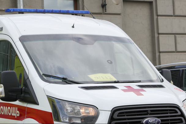 В Петербурге взыскали больше 200 тысяч в пользу 8-летней девочки. На нее упали ворота на площадке в ТРК