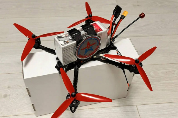 Волонтёры из Кингисеппа собрали для СВО первый дрон. Так надёжнее и дешевле