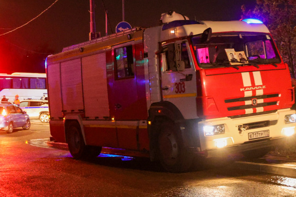 Мебельный склад на 500 квадратов горит в Разбегаево