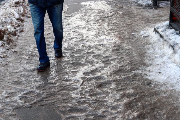 Гололедица и ветер. Жителей Ленобласти предупреждают о погодных опасностях по 31 декабря