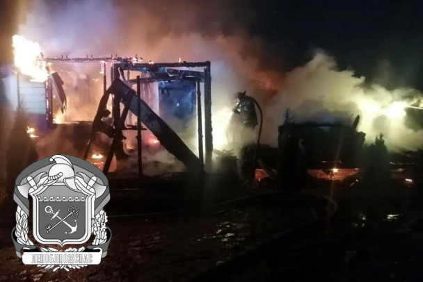 Под Приозерском тушили дом в 150 квадратов