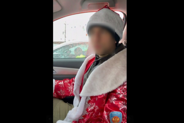 Деды Морозы на мотоциклах привлекли внимание ГАИ в Петербурге. Двое остались без байков