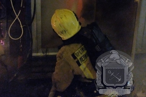 На стройплощадке в Янино-2 загорелись бытовки