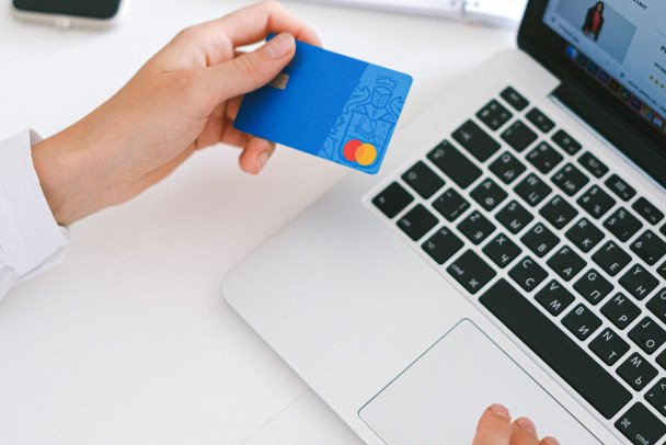 Россияне жаловались на сбой в банках. ВТБ устранил неполадки, остальные сказали, что все в порядке