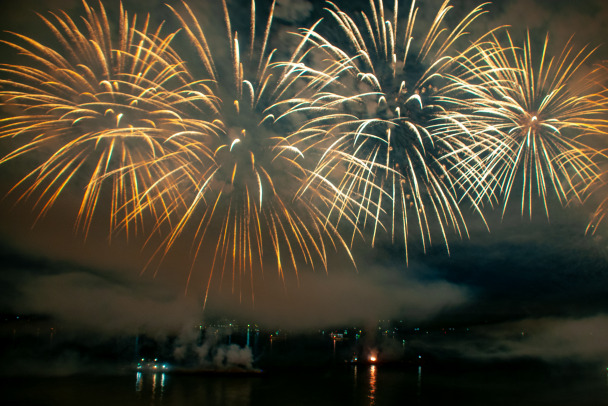 Россиянам напомнили, как можно запускать фейерверки