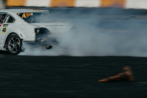 Жигули оказались на спецстоянке после дрифта у администрации в Первомайском