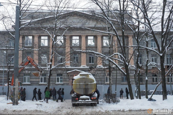 Снос НИИ-памятника в Петербурге обрастает делами