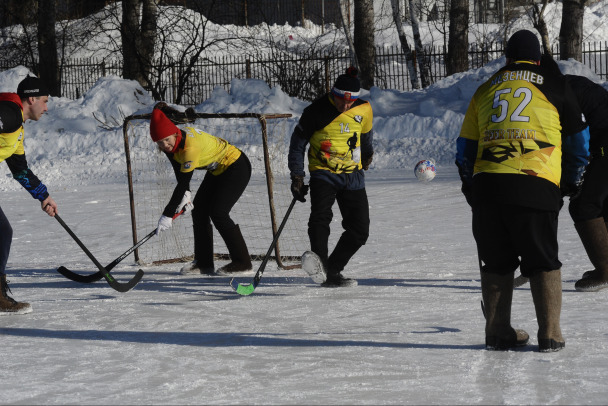 В Ленобласти в хоккей сыграют в валенках и с мячом