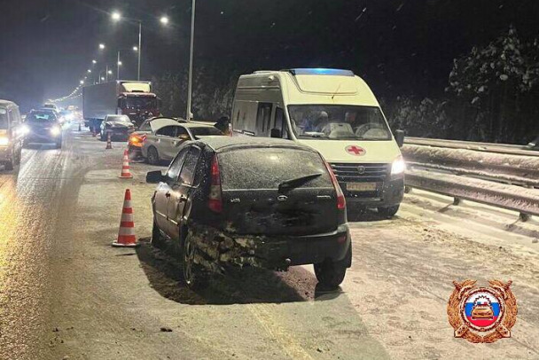 На М-11 Нева под Тверью разбились пять машин, пострадала девушка