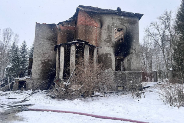 Двухэтажный дом сгорел дотла в поселке Матросово. Есть погибший