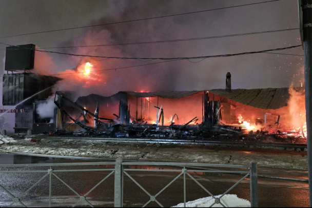 B Кудрово горят 160 квадратов, эвакуированы шесть человек