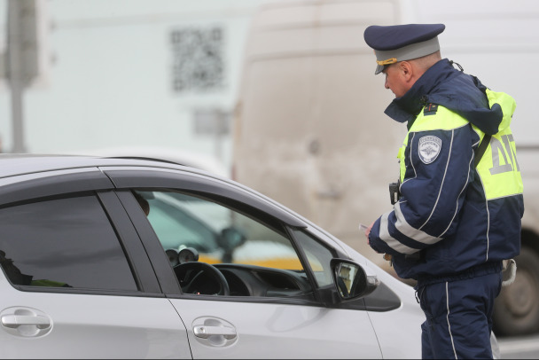 Иномарка, угнанная в Тосно, объявилась с угонщиком в Петербурге