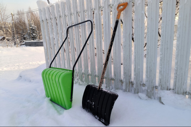 Зарядка с лопатой вместо тренировки. Как убрать снег с пользой для здоровья